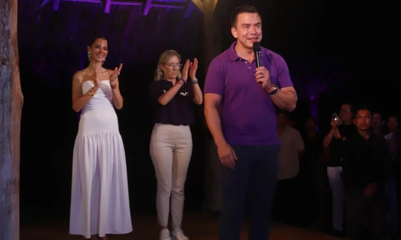 En la primera vuelta, la diferencia entre Noboa y González fue de un poco más de 16.000 votos / Foto: EFE 