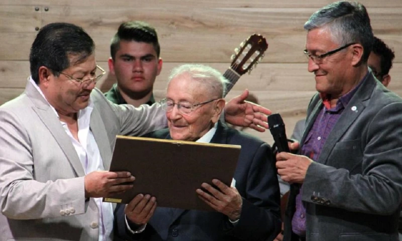 Nicolás Fiallos, famoso compositor, falleció a los 102 años / Foto: cortesía Presidencia de la República