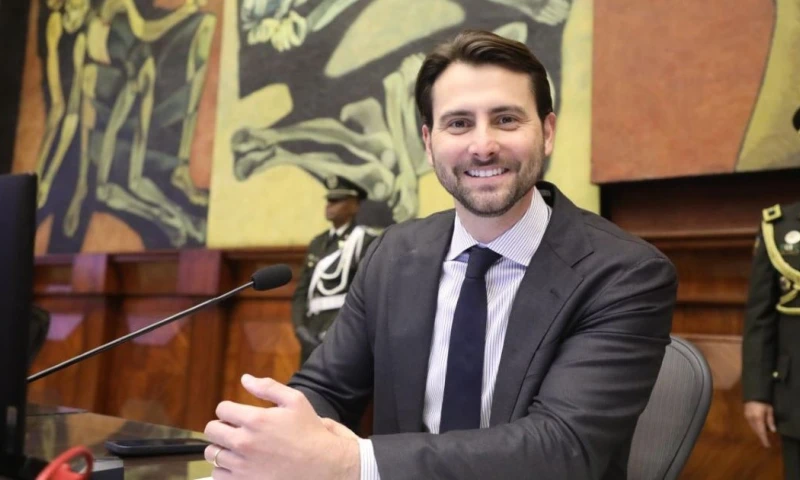 Olsen invitó a la ciudadanía y a los medios a denunciar más casos de nepotismo o de incumplimiento de la ley / Foto: cortesía Asamblea Nacional