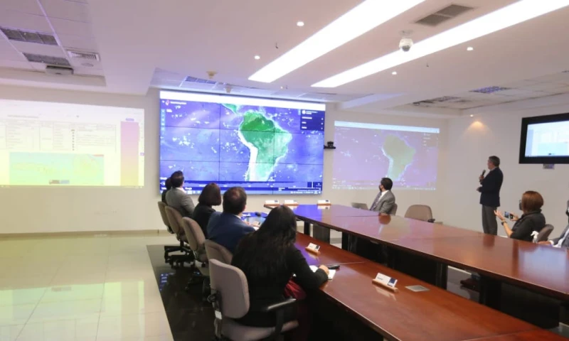 Ecuador monitorea a flota pesquera extranjera ubicada a 470 millas fuera de su límite marítimo / Foto EFE