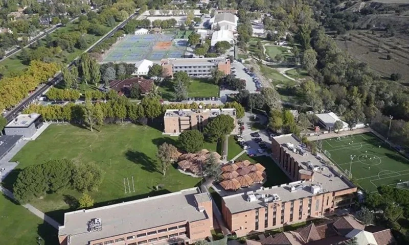 Las becas están dirigidas a personas que posean un título de tercer nivel de grado / Foto: cortesía UCJC