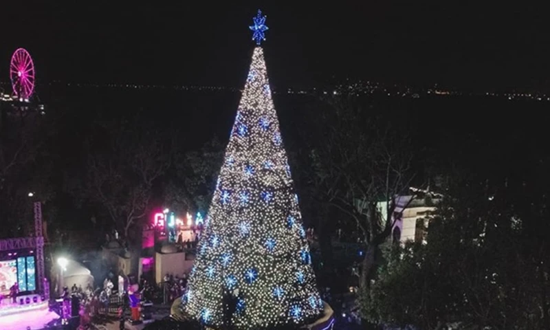 Tiene 20 metros de altura y estará iluminado con más de 17.000 luces LED./ Foto: cortesía Municipio de Guayaquil