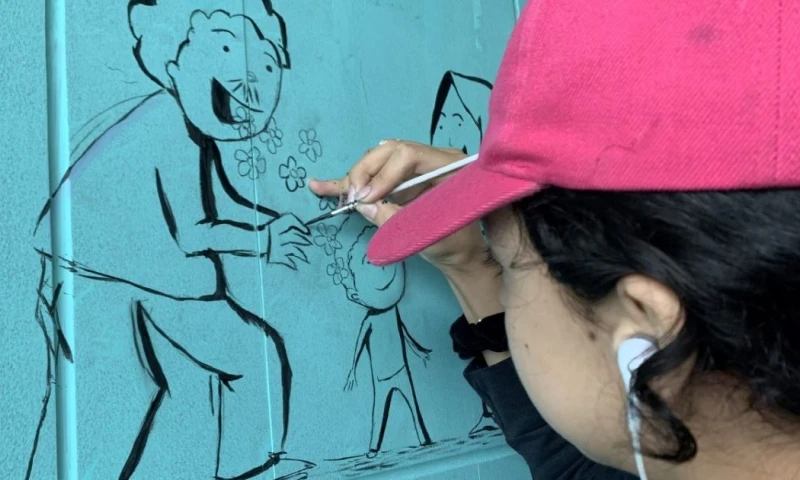 Pacientes en Macas pintan esperanza en murales / 