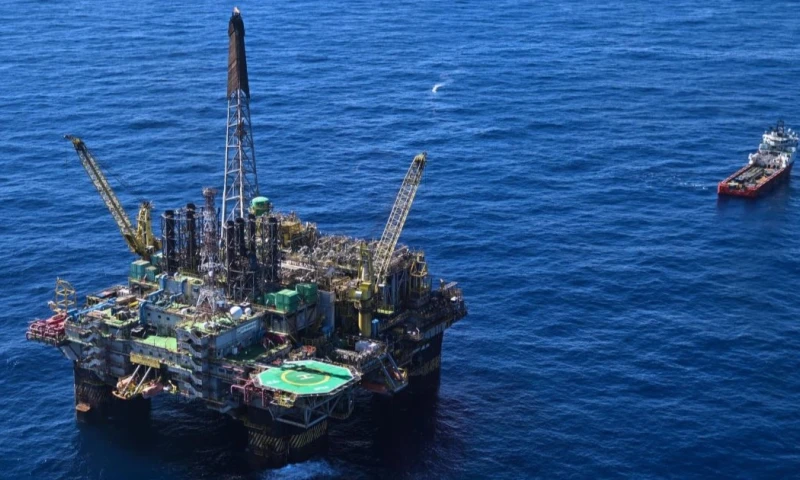 Petrobras informó que produjo en el primer trimestre de 2025 un promedio diario de 3,97 millones de barriles de crudo y gas equivalente / Foto: EFE