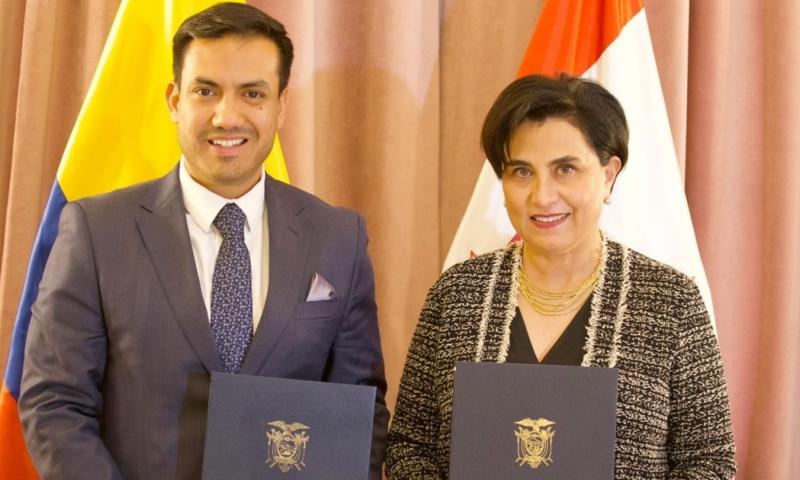 La canciller, Gabriela Sommerfeld, participó en el acto con la empresa Dundee Precious Metals (DPM) / Foto: cortesía Cancillería