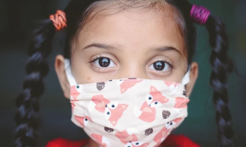 La tosferina es una enfermedad bacteriana aguda que afecta a las vías respiratorias y es más grave en los lactantes y en los niños / Foto: EFE