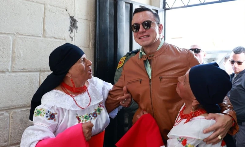 El presidente Daniel Noboa Daniel Noboa participó en un encuentro con adultos mayores en Quito / Foto: cortesía Presidencia