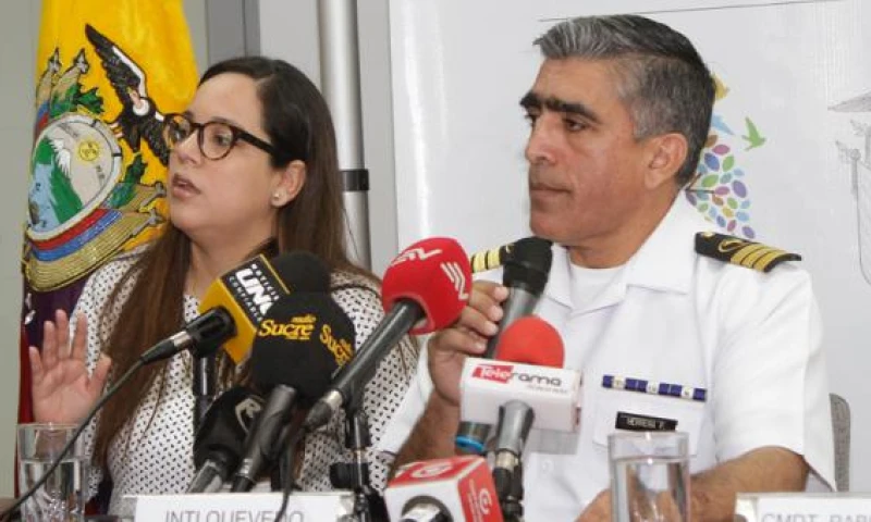 La subsecretaria Inti Quevedo y el gerente del Hospital Naval, Pablo Herrera, confirmaron el caso este miércoles 21 de agosto del 2019. Indicaron que se aplicaron los protocolos de bioseguridad. Foto: El Comercio