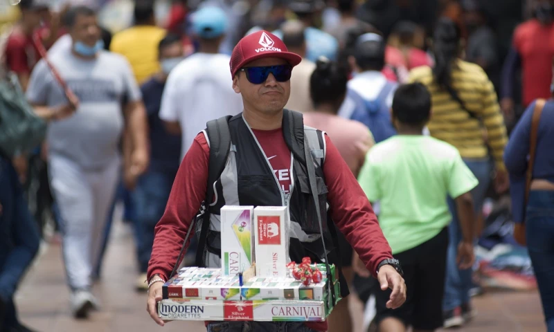 En Quito, precisó, apenas un tercio de la población que se dedica al comercio lo hace de manera formal. Foto: EFE
