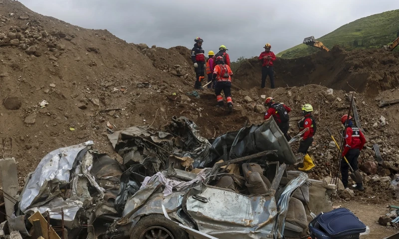 Hasta el momento son 57 casas que se estima que fueron sepultadas y destruidas por el alud, mientras que otras 163 sufrieron también daños/ Foto: Cortesía EFE