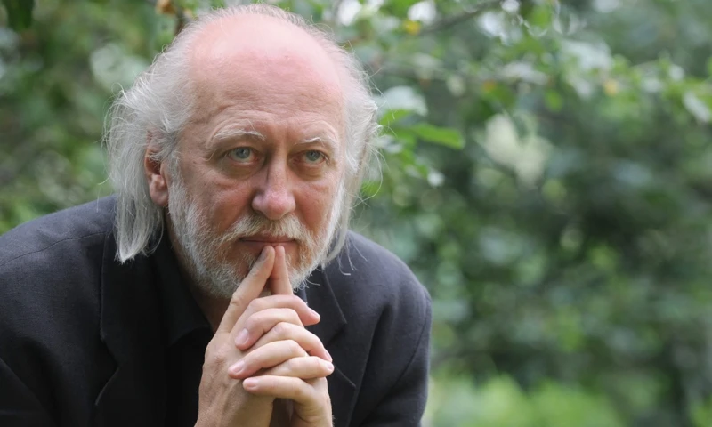 El "maestro del apocalipsis", como lo definió la crítica literaria estadounidense Susan Sontag, publicó luego "Melancolía de la resistencia", una "fantasía del terror" sobre la lucha entre el orden y el desorden, según resalta la Academia en su motivación./ Foto: cortesía