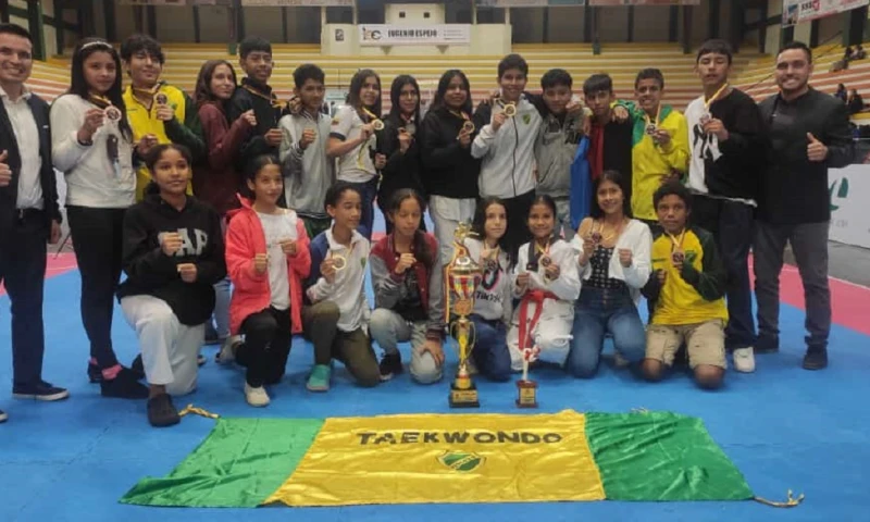 Luz María Quiñónez (El Oro) y Martín Morán (Pichincha) fueron los mejores deportistas/ Foto: cortesía Ministerio de Deportes