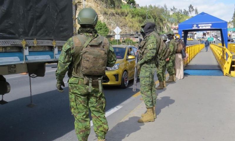 También se han reforzado las patrullas militares en puertos y la vigilancia del espacio aéreo / Foto: EFE