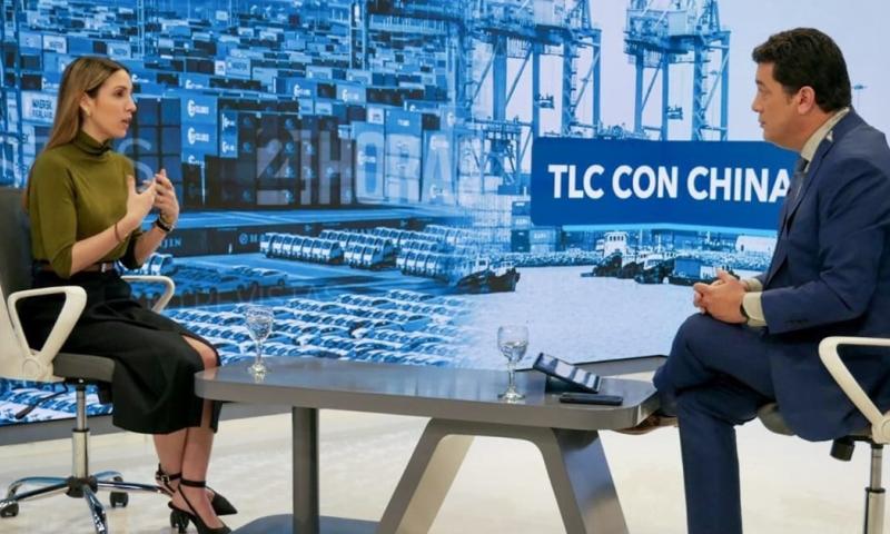 La ministra Sonsoles García fue entrevistada ayer en Teleamazonas / Foto: cortesía Ministerio de Producción 