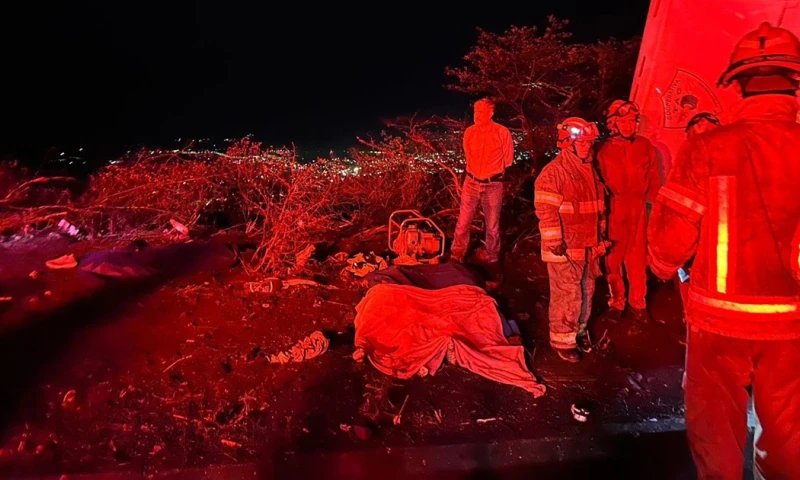 El vehículo colisionó con un autobús de una cooperativa de transporte interprovincial / Foto: cortesía Fiscalía General