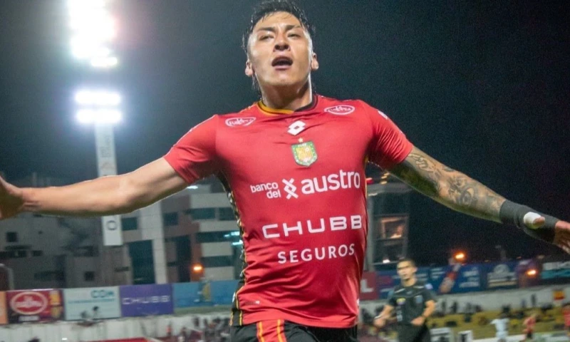 Alejandro Tobar anotó los 2 goles del Deportivo Cuenca frente a Aucas / Foto: cortesía Deportivo Cuenca