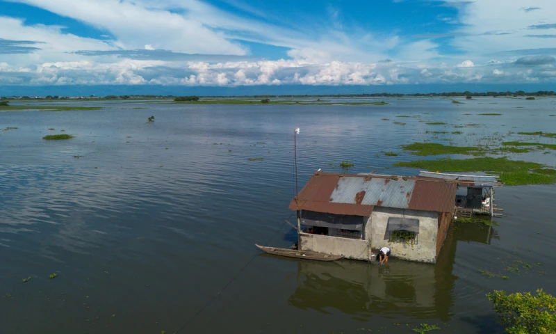 Las fuertes precipitaciones han causado deslizamientos, inundaciones y desbordamientos de ríos / Foto: EFE