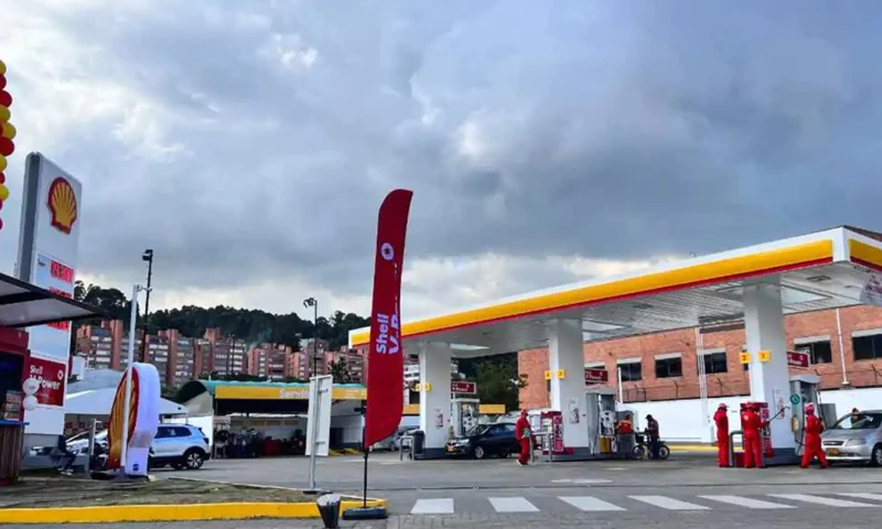 El Gobierno de Gustavo Petro analiza nuevos ajustes en el precio de la gasolina en Colombia ante el aumento del crudo en los mercados internacionales. / Foto: Cortesia