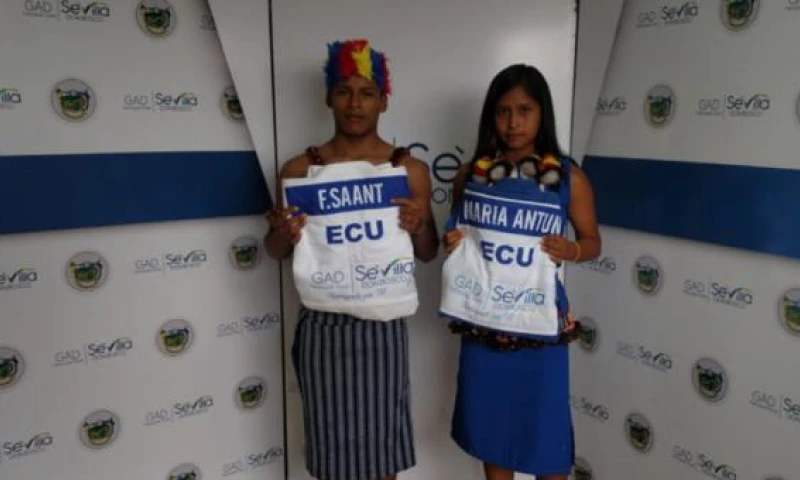 Enmanuel Saant (izq.), líder del 'ranking' mundial en -55 kilos, acompañado de María Antún. Ambos son judocas shuar. Foto: El Comercio