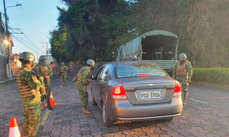 Operativos militares se llevaron a cabo en 13 provincias durante el primer día de excepción / Foto: EFE