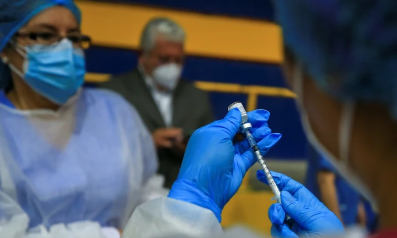 Ecuador suma 94 nuevos contagios de covid-19 y acumula 521.792 casos / Foto: EFE 