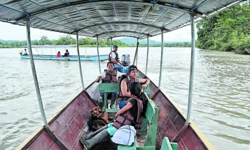 Diversidad. Los turistas conocen las riquezas naturales ubicadas en las selvas amazónicas, las comunidades indígenas al llegar les dan la bienvenida. Foto: Expreso