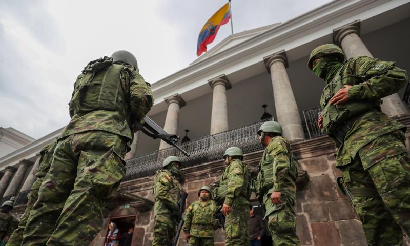 A criterio de Noboa, las bandas criminales quieren difundir estas imágenes para causar terror y ver si doblegan al presidente / Foto: EFE