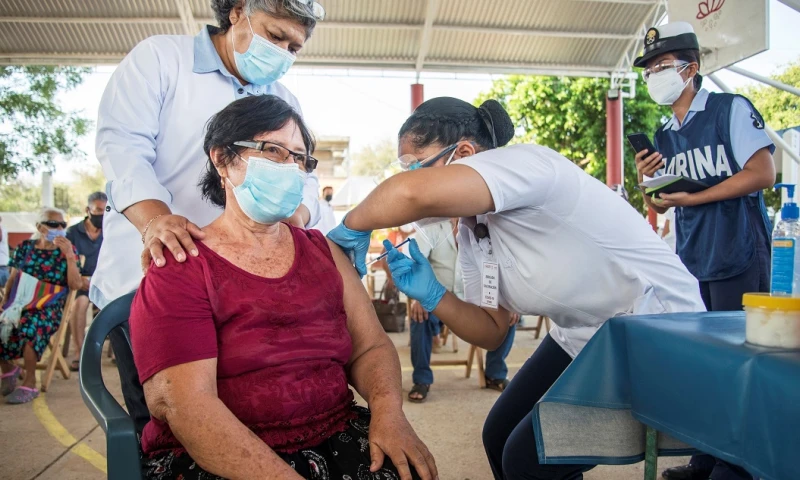 Ecuador aplicará hasta fin de mes únicamente primeras dosis de Cansino / Foto: EFE