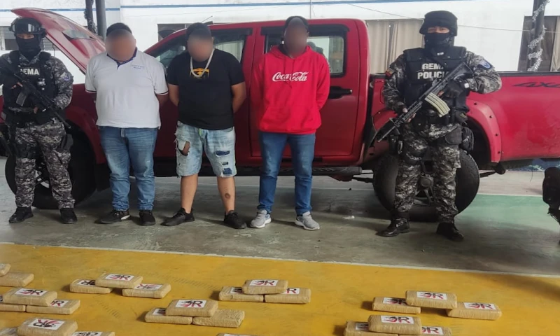 Los tres ciudadanos fueron puestos a órdenes de las autoridades competentes para las investigaciones respectivas / Foto: cortesía Gobernación de Napo