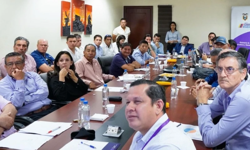 Productores, industriales, avicultores y porcicultores se reunieron ayer / Foto: cortesía MAG