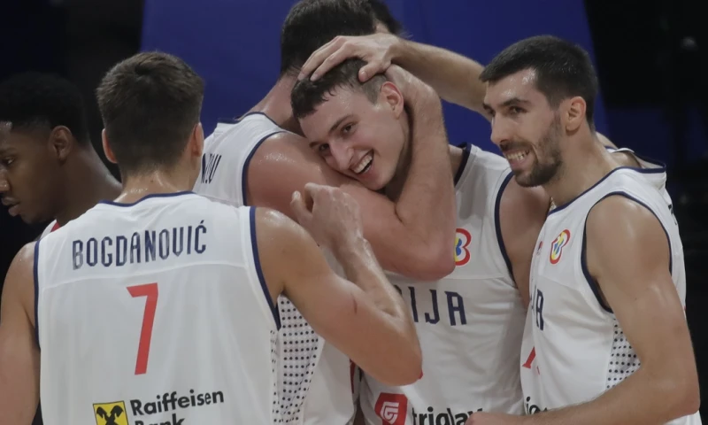 Serbia acabó este viernes con el favoritismo de Canadá (95-86), con un partido sobresaliente de Bogdan Bogdanovic / Foto: EFE