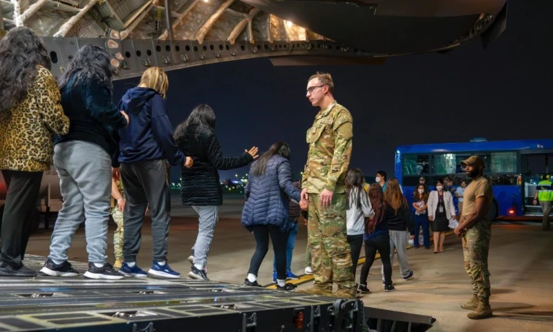 Más de 32.000 ecuatorianos llegaron deportados en vuelos de Estados Unidos en los dos últimos años / Foto: cortesía Embajada de Estados Unidos en Ecuador