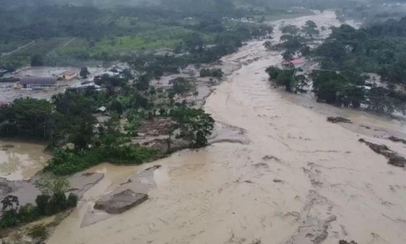 De acuerdo con la Secretaría Nacional de Gestión de Riesgos, el evento se habría originado por el desbordamiento del río Zamora / Foto: cortesía 