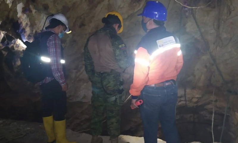 Tres personas fueron halladas muertas en el interior de una mina aurífera en el sur de Ecuador, aparentemente por inhalar gases tóxicos. Foto: EFE