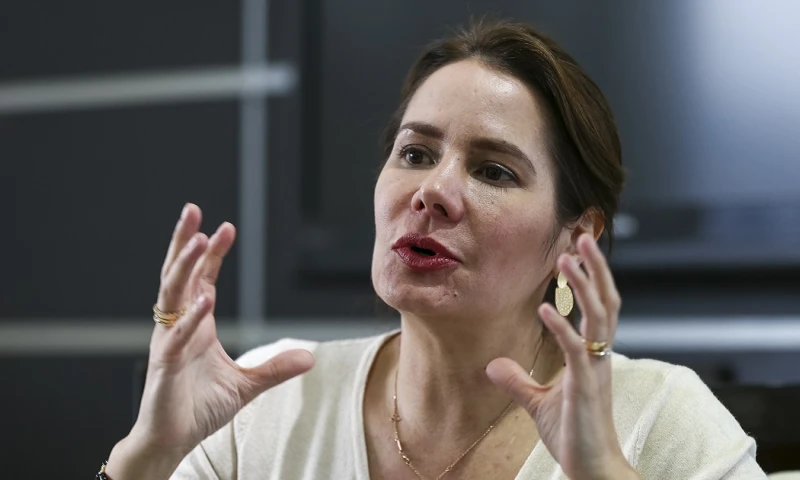 La ministra de Telecomunicaciones, solemnizó la llegada de Starlink (del conglomerado SpaceX) durante una ceremonia especial realizada en la isla Santa Cruz / Foto: EFE