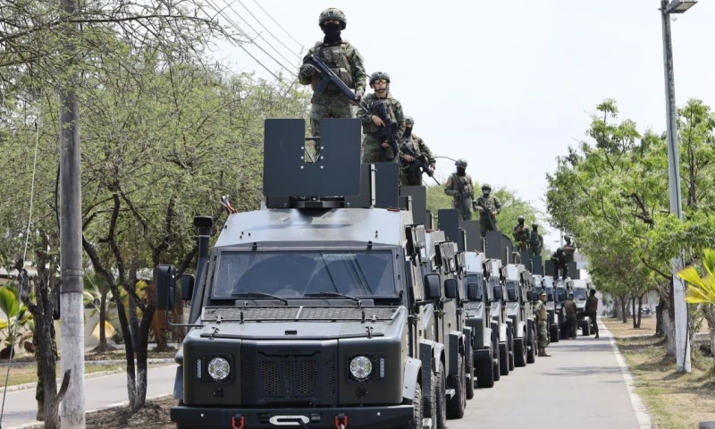 50 vehículos blindados recorren las calles de El Oro / Foto: cortesía Presidencia