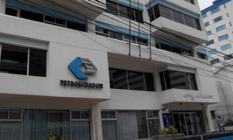 Las dos mayores empresas estatales son otro ejemplo. Petroecuador y Petroamazonas, según dijo el presidente Lenín Moreno, en abril, pasarán a ser una para optimizar sus funciones y ahorrar costos. Foto: Expreso