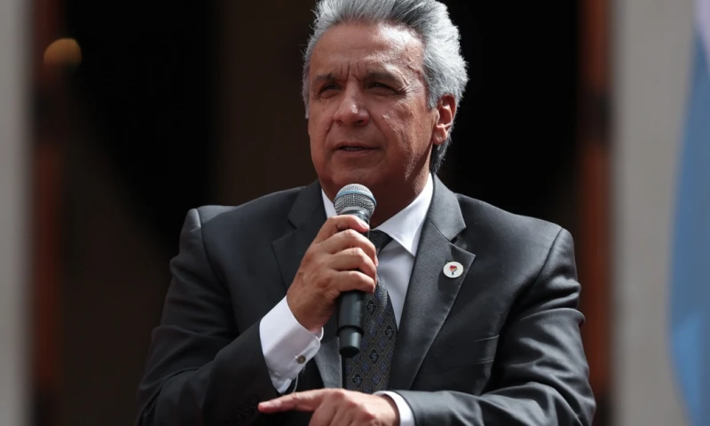 Esta contratación garantizará la estabilidad laboral a quienes han estado en primera línea durante la pandemia. Foto: EFE