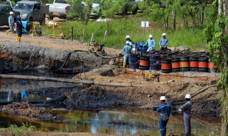 Los dos afectados reclamaron a Petroecuador una indemnización inmediata / Foto: cortesía