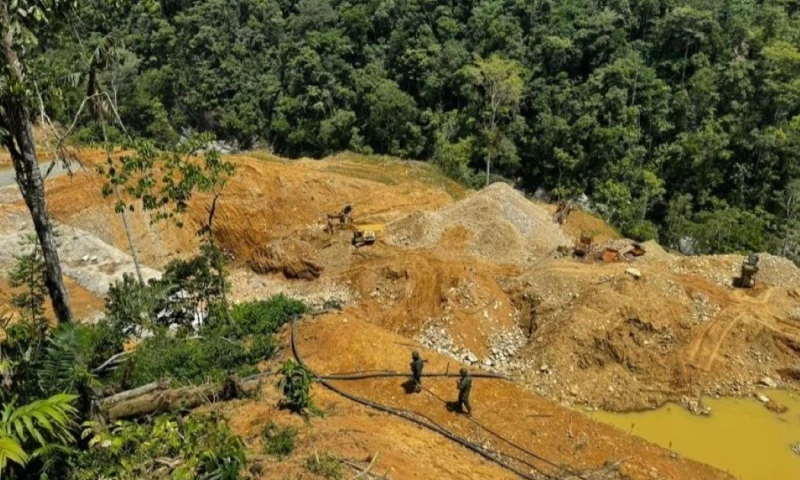 Al menos 134 hectáreas han sido deforestadas y afectadas por la actividad minera / Foto: cortesía Ejército Ecuatoriano