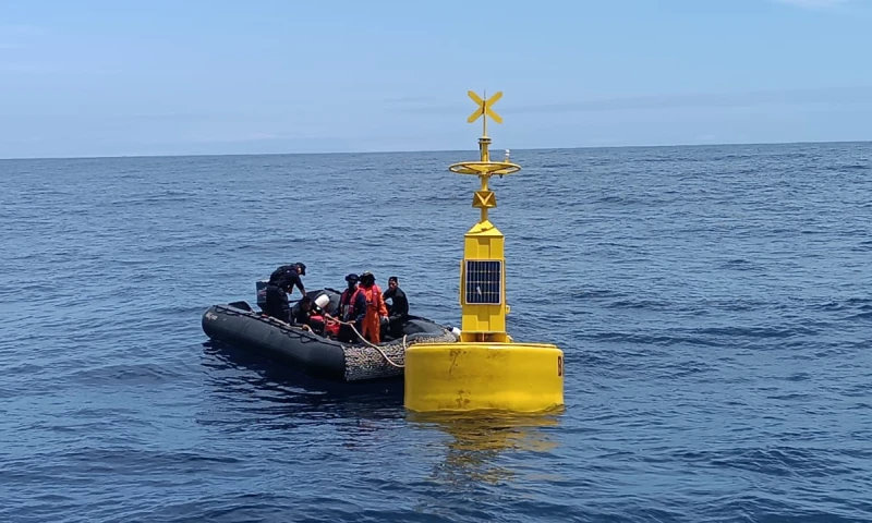 La boya se colocó el 11 de octubre al oeste del archipiélago de las Galápagos / Foto: cortesía INOCAR