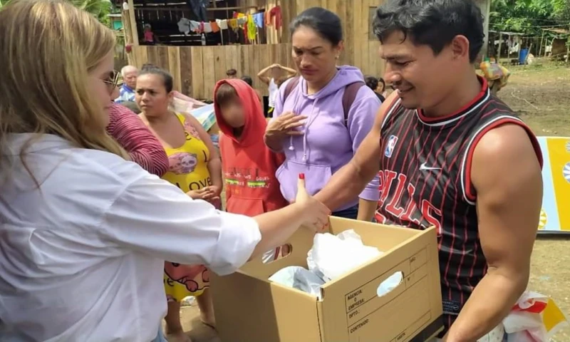 El MIES entregó kits con alimentos y kits con vestimenta a alrededor de 66 familias./ Foto: cortesía MIES