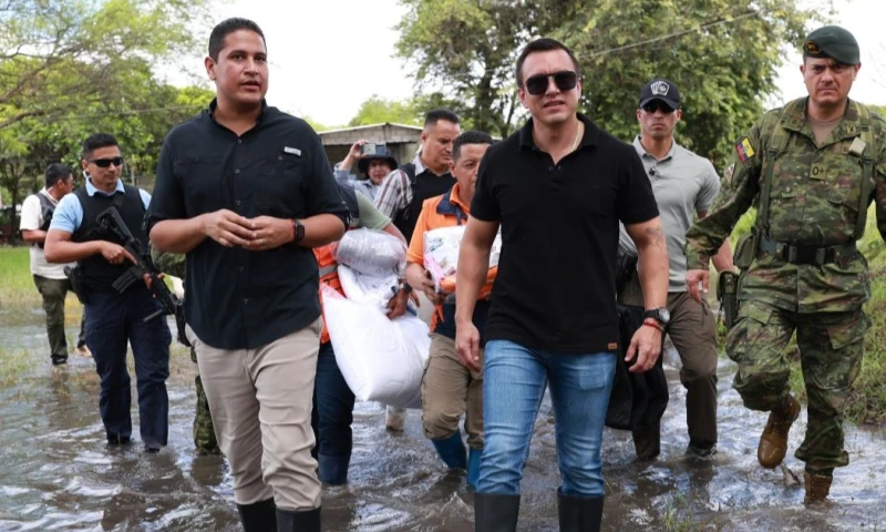 El presidente Daniel Noboa ha recorrido las zonas afectadas por las inundaciones / Foto: cortesía Presidencia