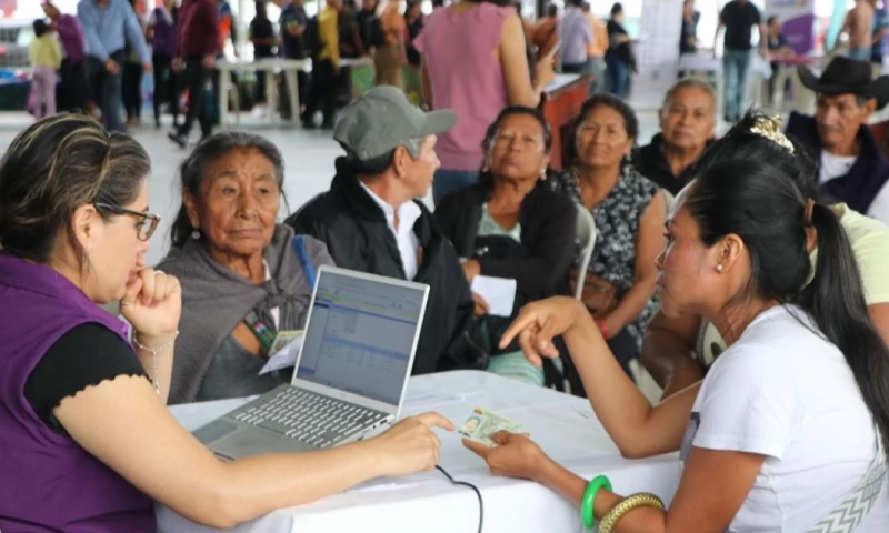 25 instituciones públicas ofrecieron sus servicios en Puerto Napo / Foto: cortesía MIES