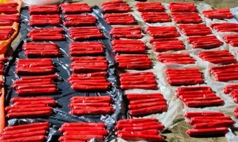 Todo este material, fue encontrado dentro de un inmueble que pertenecería al ciudadano ecuatoriano José Joaquín C. C. / Foto: cortesía Ejército ecuatoriano