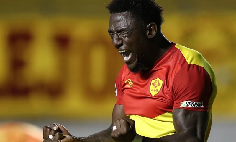 Los grandes vencedores de la fecha 3 de la segunda etapa de la LigaPro fueron Aucas y Universidad Católica / Foto: EFE