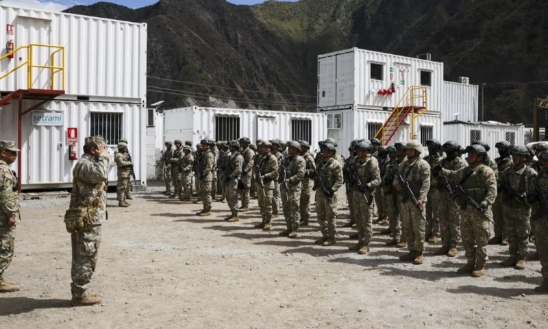 Un total de 407 miembros de las Fuerzas Armadas y de la Policía Nacional del Perú se desplegaron hacia la mina 'Galindo' / Foto: cortesía Ministerio de Defensa de Perú