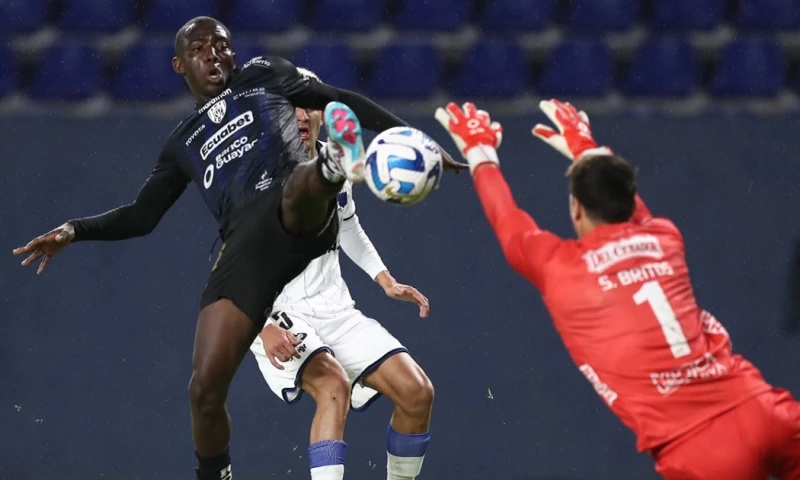 Se impuso 2-0 a Liverpool (Uruguay) con goles de Júnior Sornoza y Alan Minda / Foto: EFE