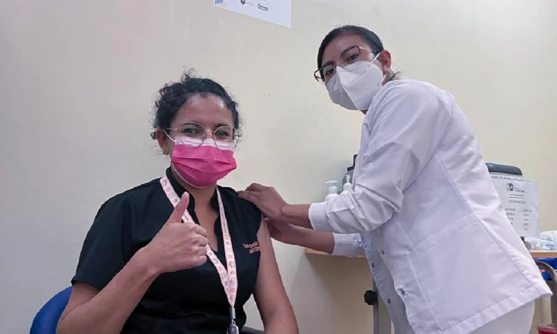 La vacuna actualizada a las variantes circulantes estará disponible en el próximo semestre / Foto: cortesía Ministerio de Salud