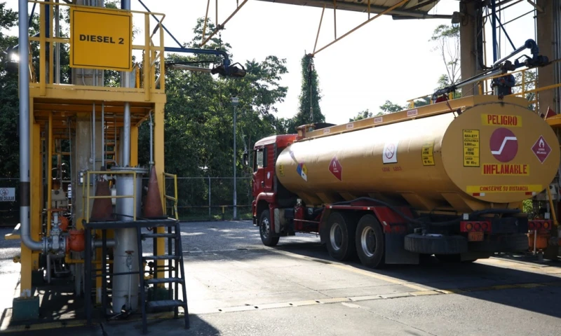 Se identificaron cuatro perforaciones clandestinas en el poliducto / Foto: cortesía Petroecuador